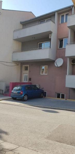 Apartments with a parking space Split - 15898